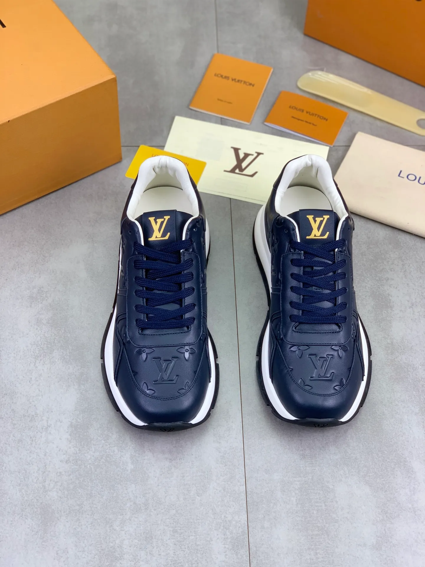 Factory price P820 💶 Top version [LOUIS VUITTON] counter series (original order) new style 🍀LV Louis Vuitton - top version LV classic high-top trendy shoes! Made of imported original craft calfskin, original breathable lining, and original wear-resistant, lightweight, high-end TPU outsole! High quality products! 3️⃣ colors available, size: men’s 39-44 (38 45 customized)